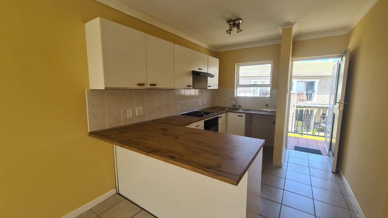 2 Bedroom Property for Sale in Oakglen Western Cape